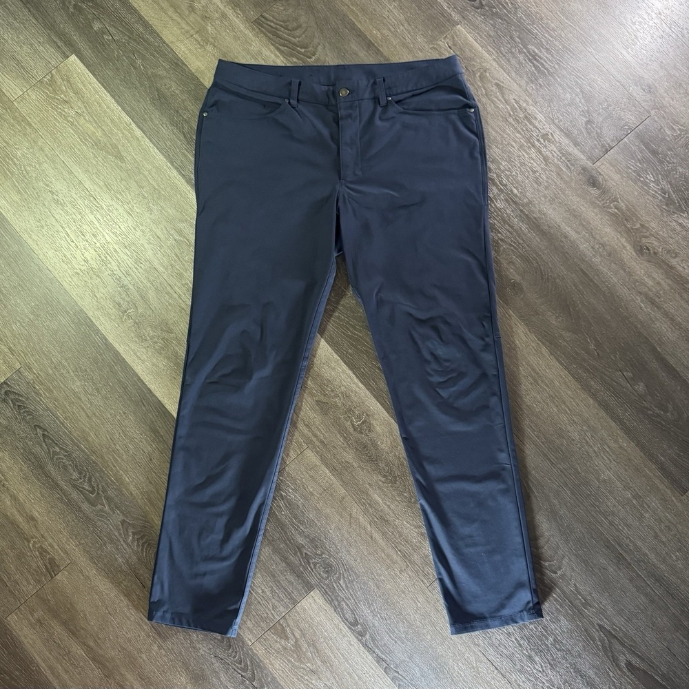 Lululemon ABC Pant Classic 32 Inseam *Size 36